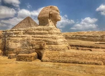 Desde el puerto de Alejandría: Pirámides de Giza y el Gran Museo Egipcio